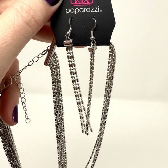 Paparazzi Dangle Earrings And Necklace Set In Silver New - Picture 1 of 6
